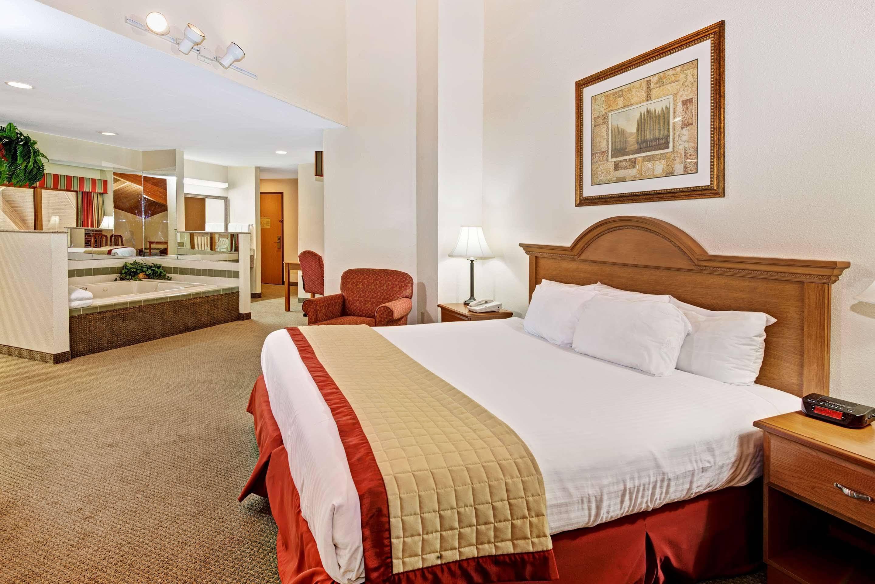 Hotel Baymont By Wyndham Indianapolis Esterno foto