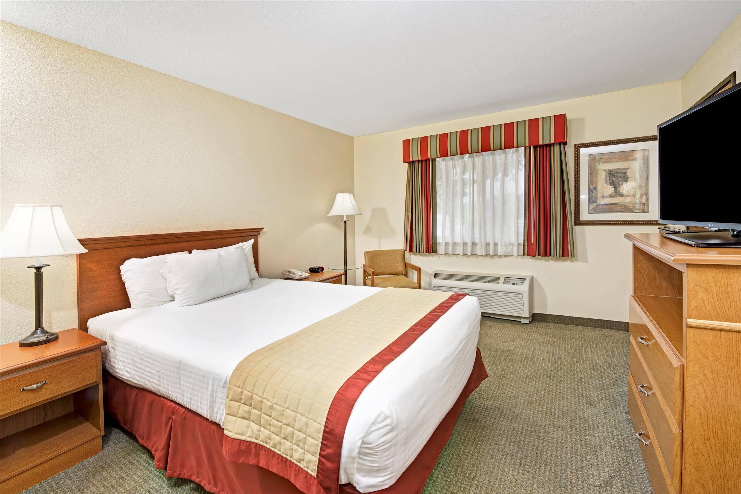 Hotel Baymont By Wyndham Indianapolis Esterno foto