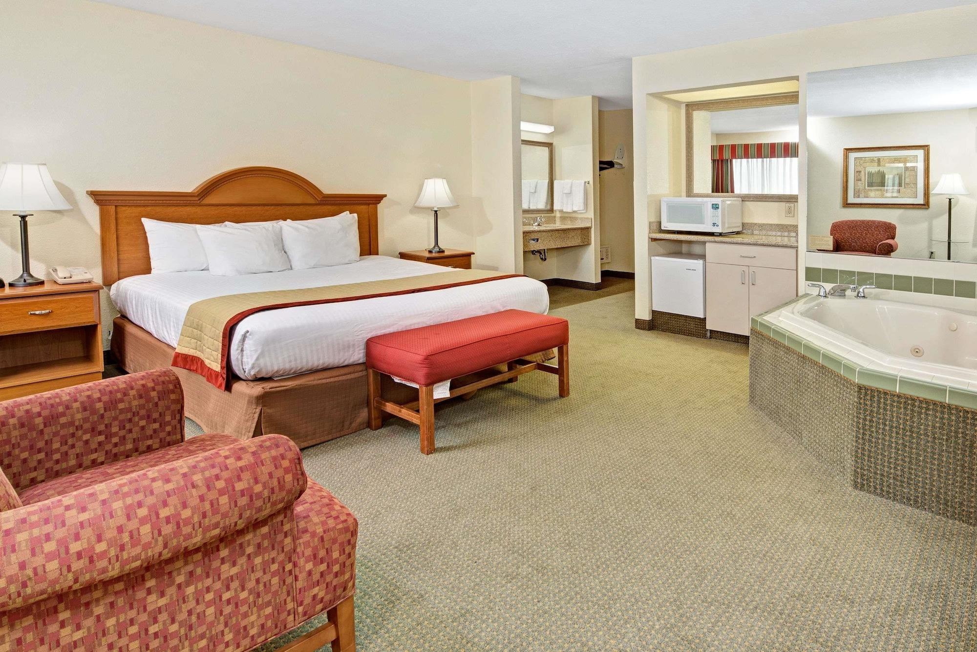 Hotel Baymont By Wyndham Indianapolis Esterno foto