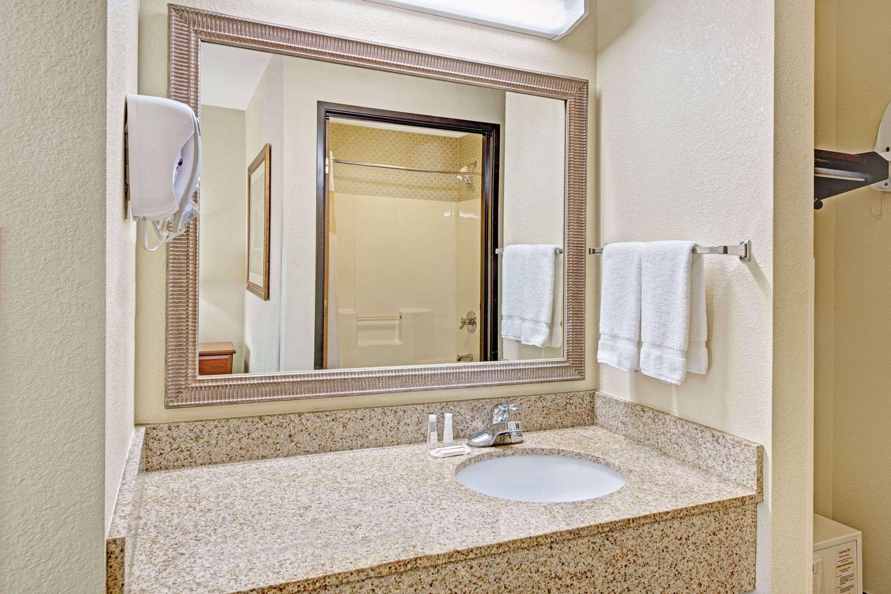 Hotel Baymont By Wyndham Indianapolis Esterno foto