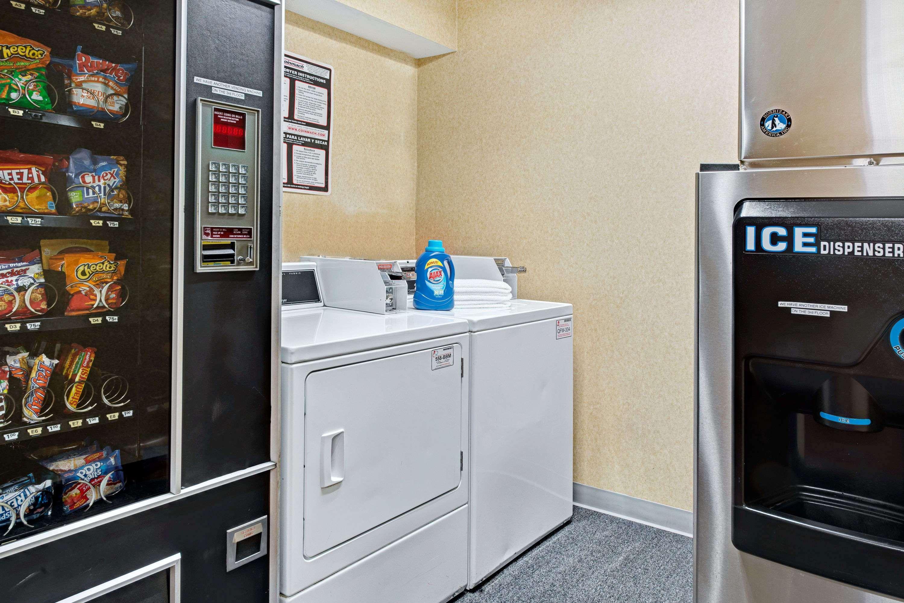 Hotel Baymont By Wyndham Indianapolis Esterno foto