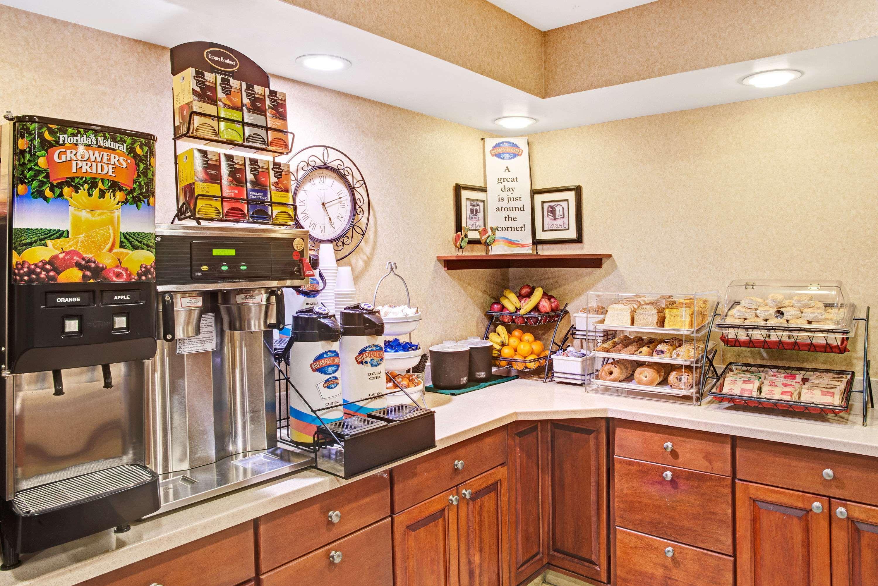 Hotel Baymont By Wyndham Indianapolis Esterno foto