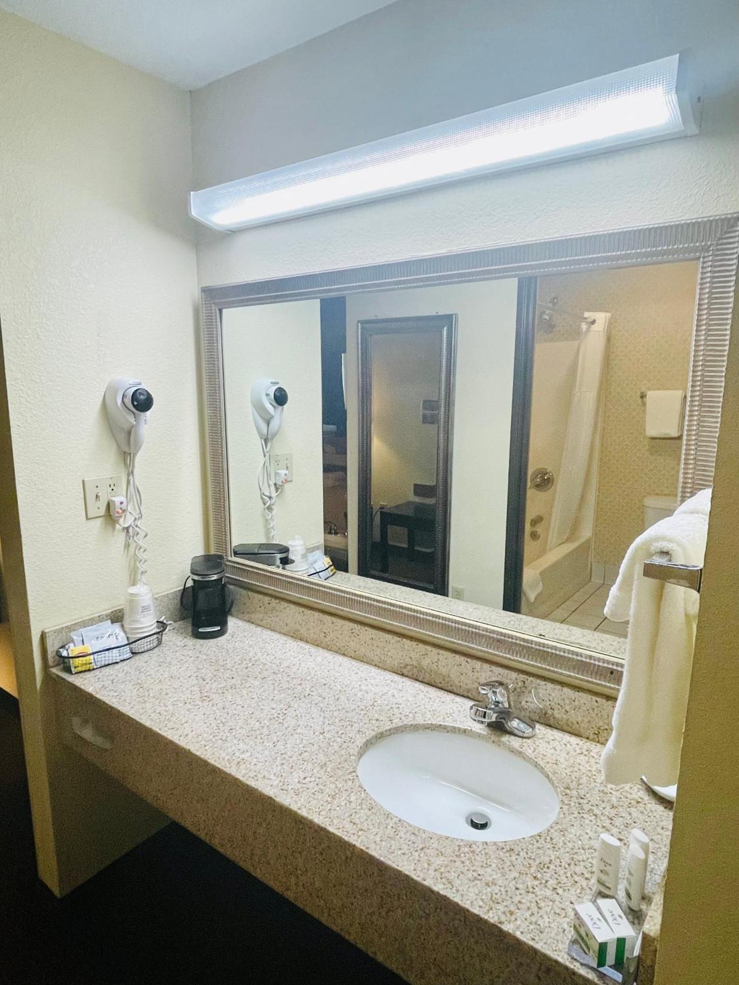 Hotel Baymont By Wyndham Indianapolis Esterno foto