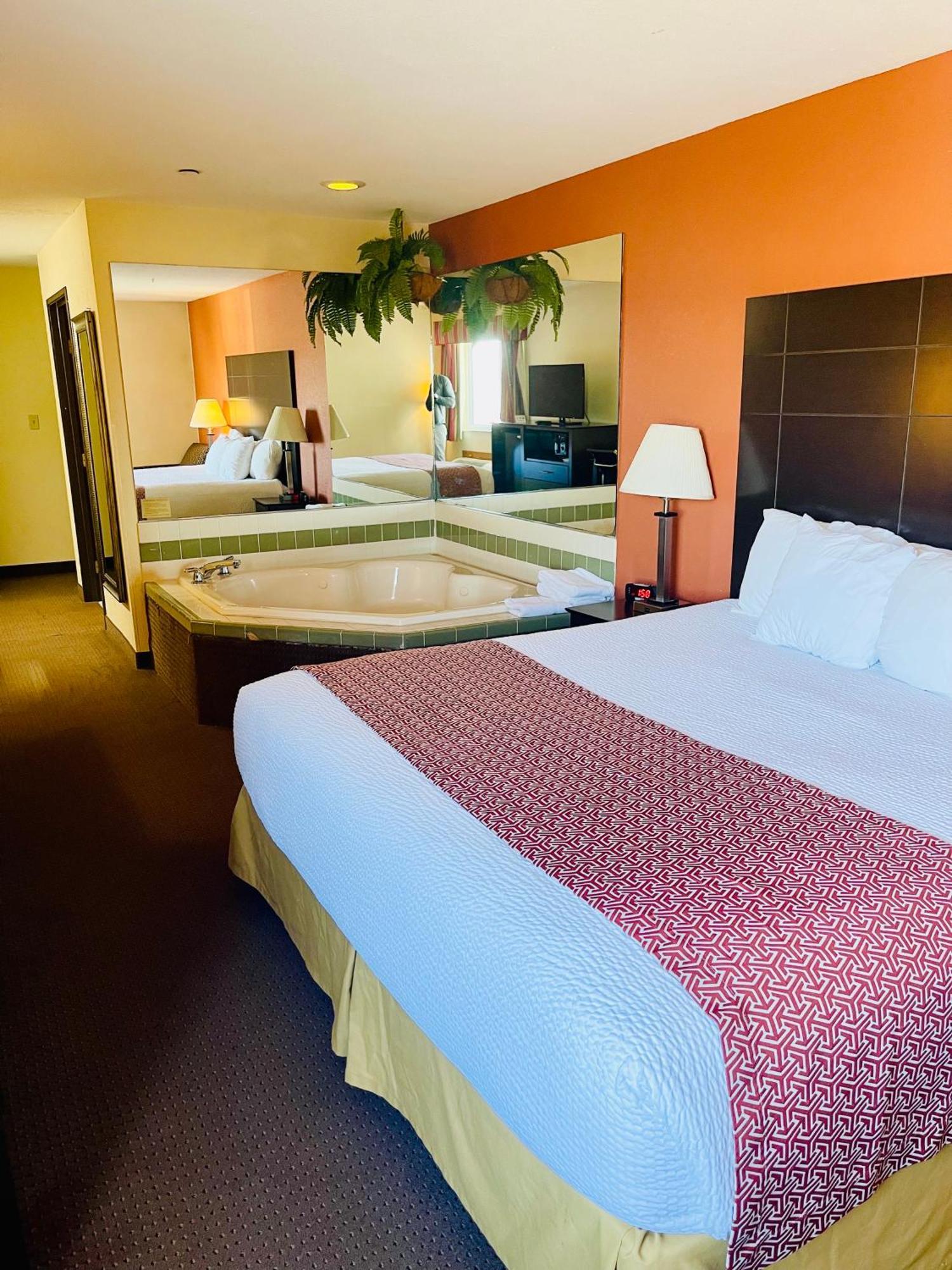 Hotel Baymont By Wyndham Indianapolis Esterno foto
