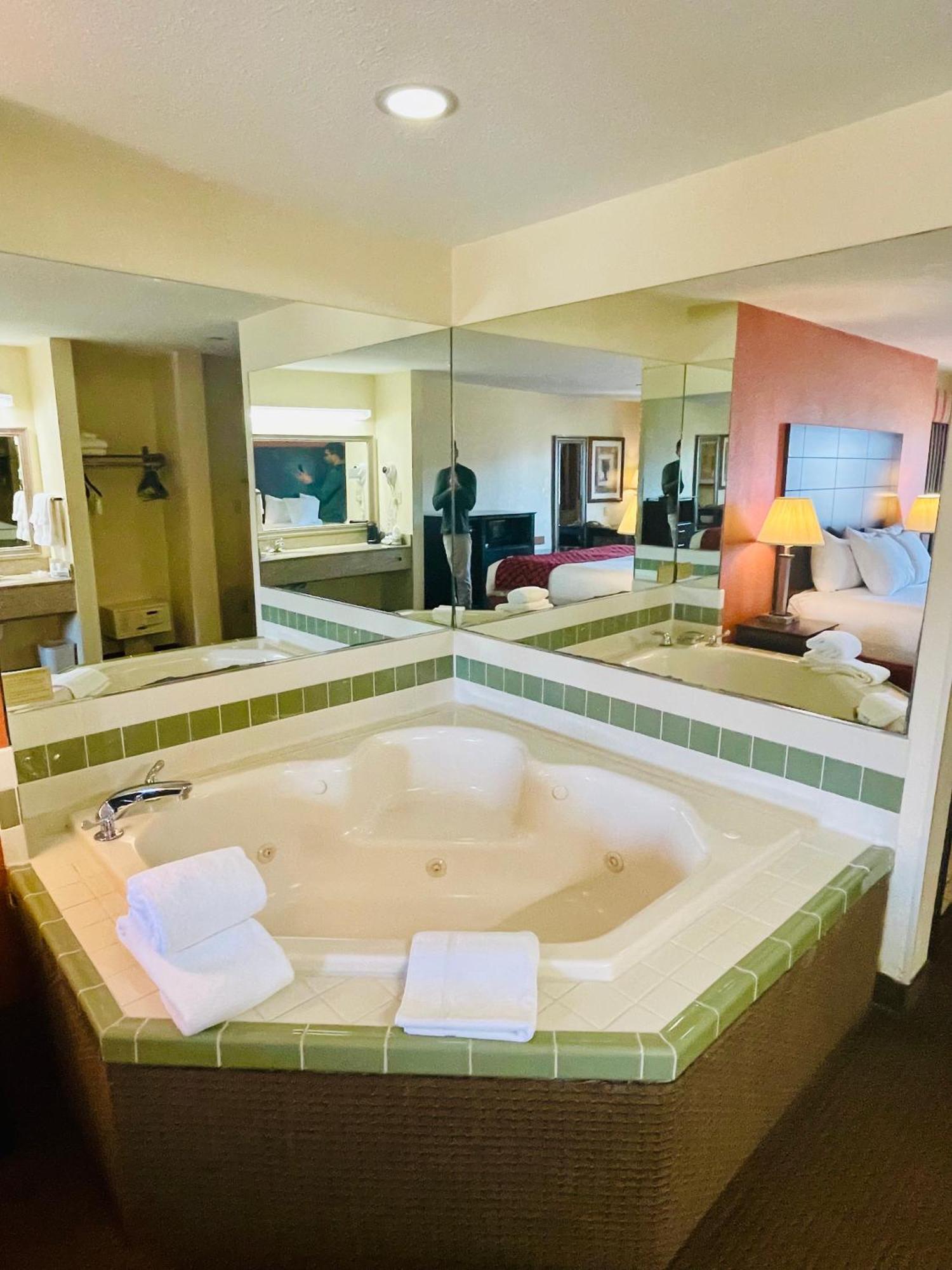 Hotel Baymont By Wyndham Indianapolis Esterno foto