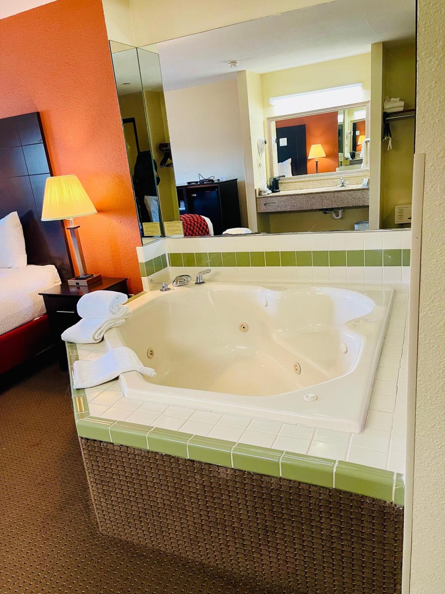 Hotel Baymont By Wyndham Indianapolis Esterno foto