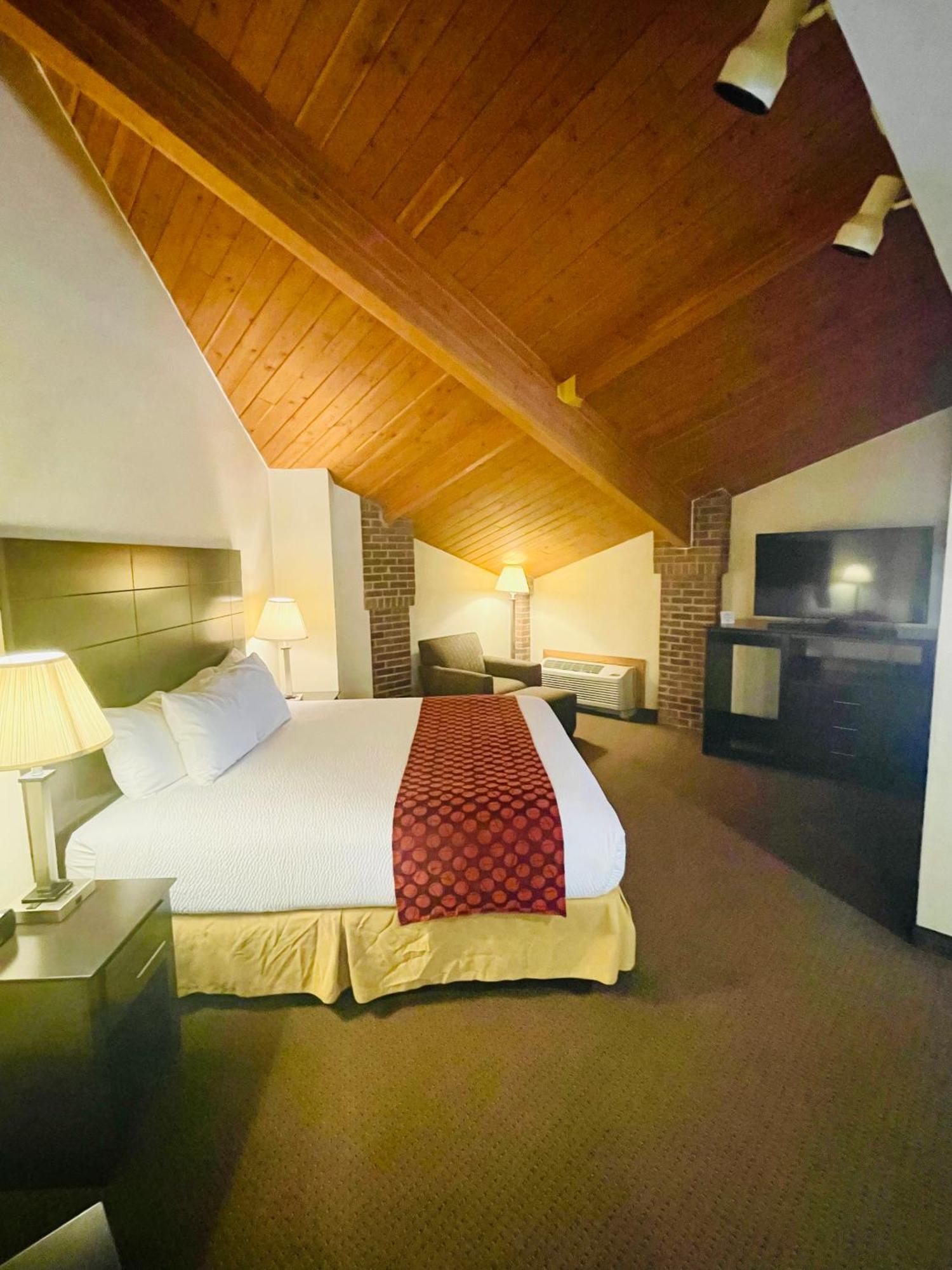 Hotel Baymont By Wyndham Indianapolis Esterno foto
