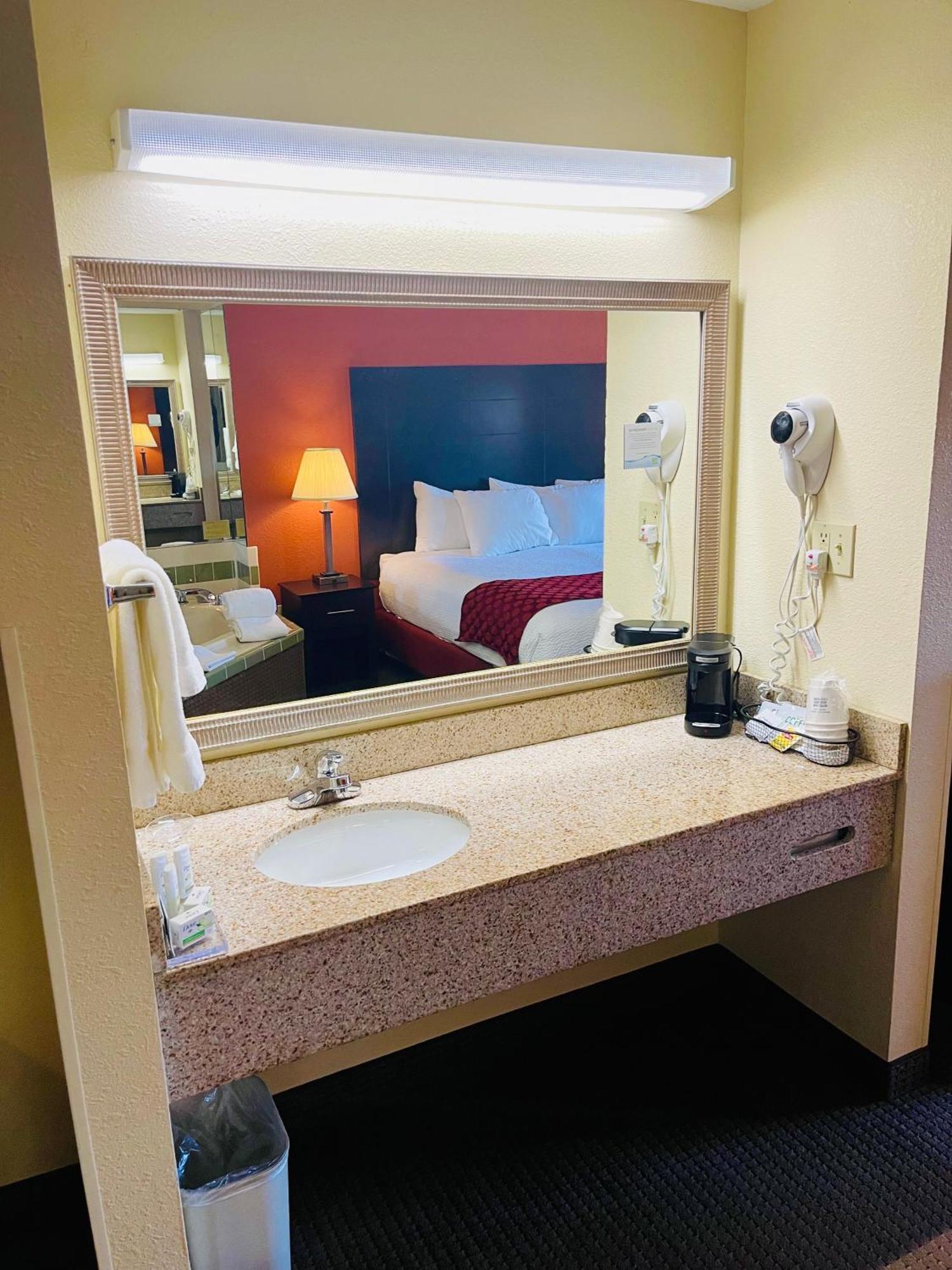 Hotel Baymont By Wyndham Indianapolis Esterno foto